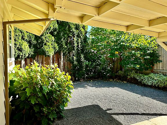2nd image of 455 SE 20th Ave