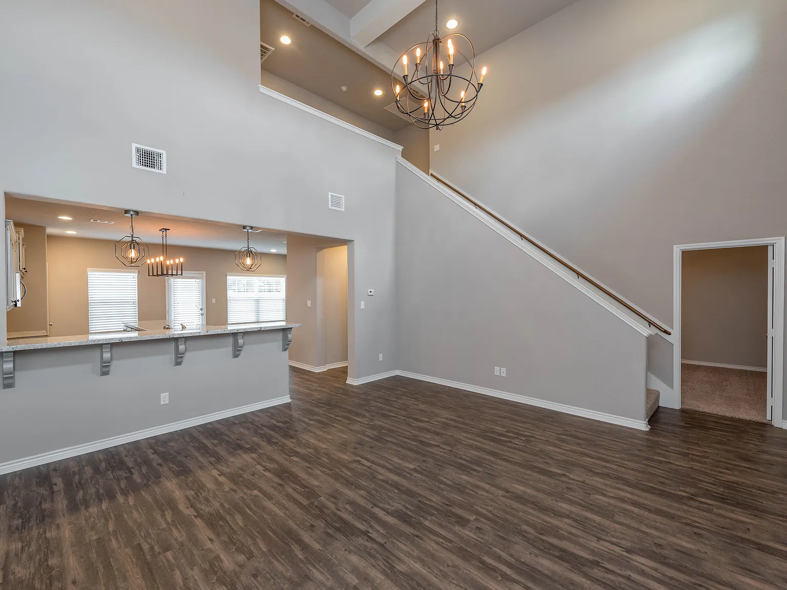 5 bed, 5.5 bath, 2159 sqft, $3,600 — Photo 2