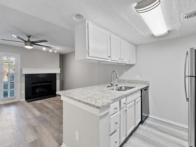 Fairway Greens Apartments — Photo 16