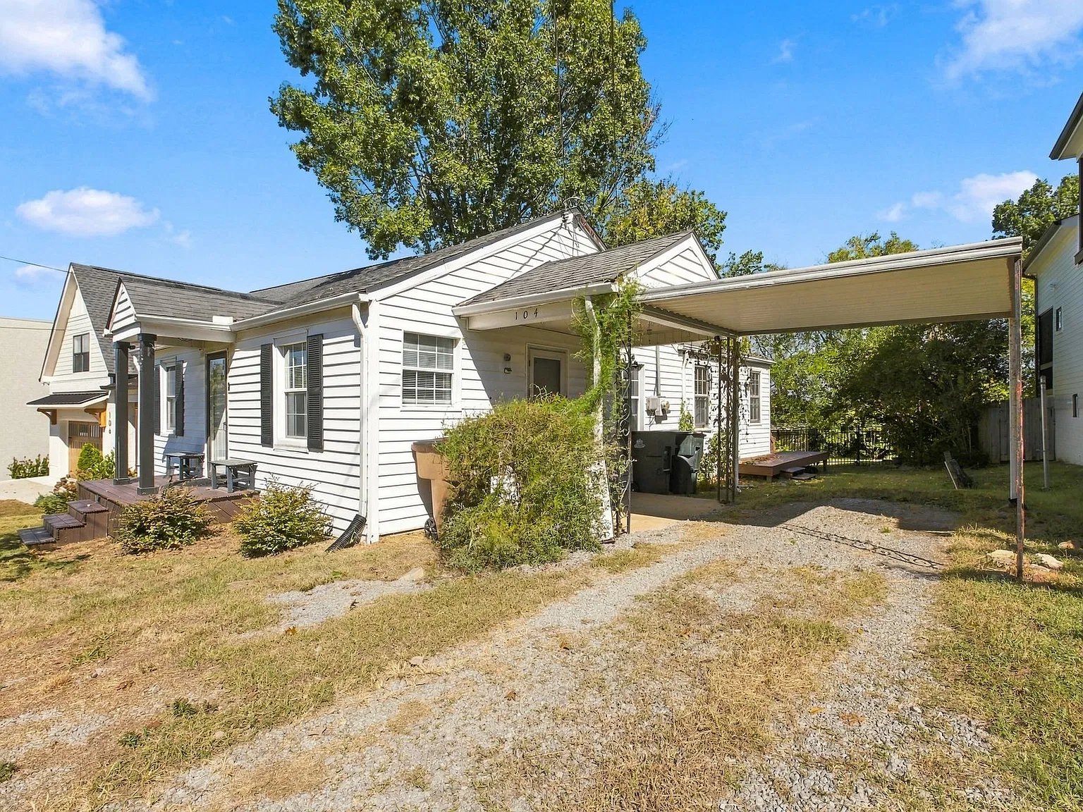 3 bed, 1230 sqft, $2,300 — Photo 3