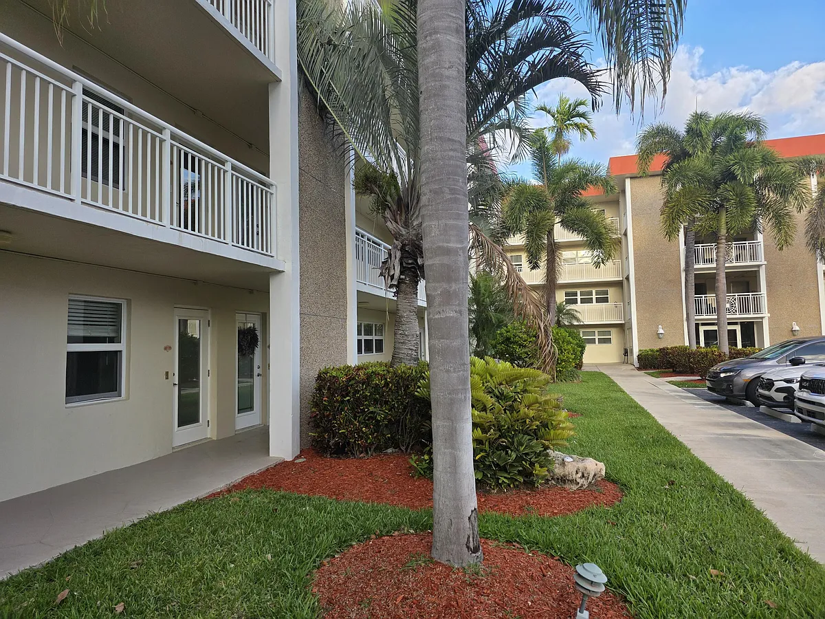 Building Photo - 3100 NE 48th Ct #113