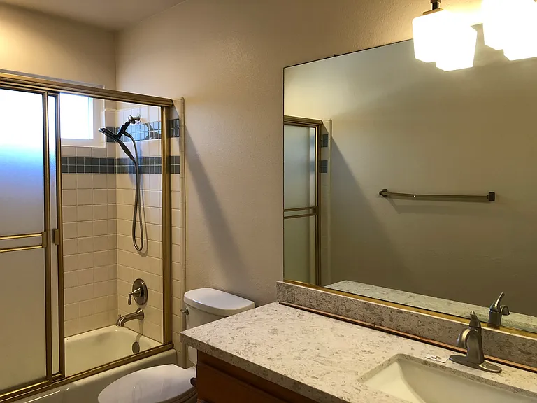 2nd upstairs bath