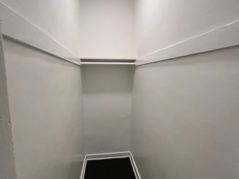 127 N Edgemont St #4 — Photo 7