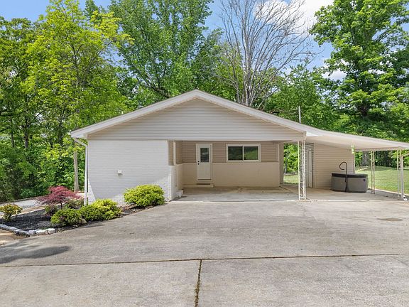 3rd image of 2465 Lagrange Rd
