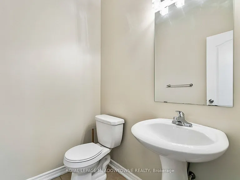 15 Learmont Ave #UPPER — Photo 21