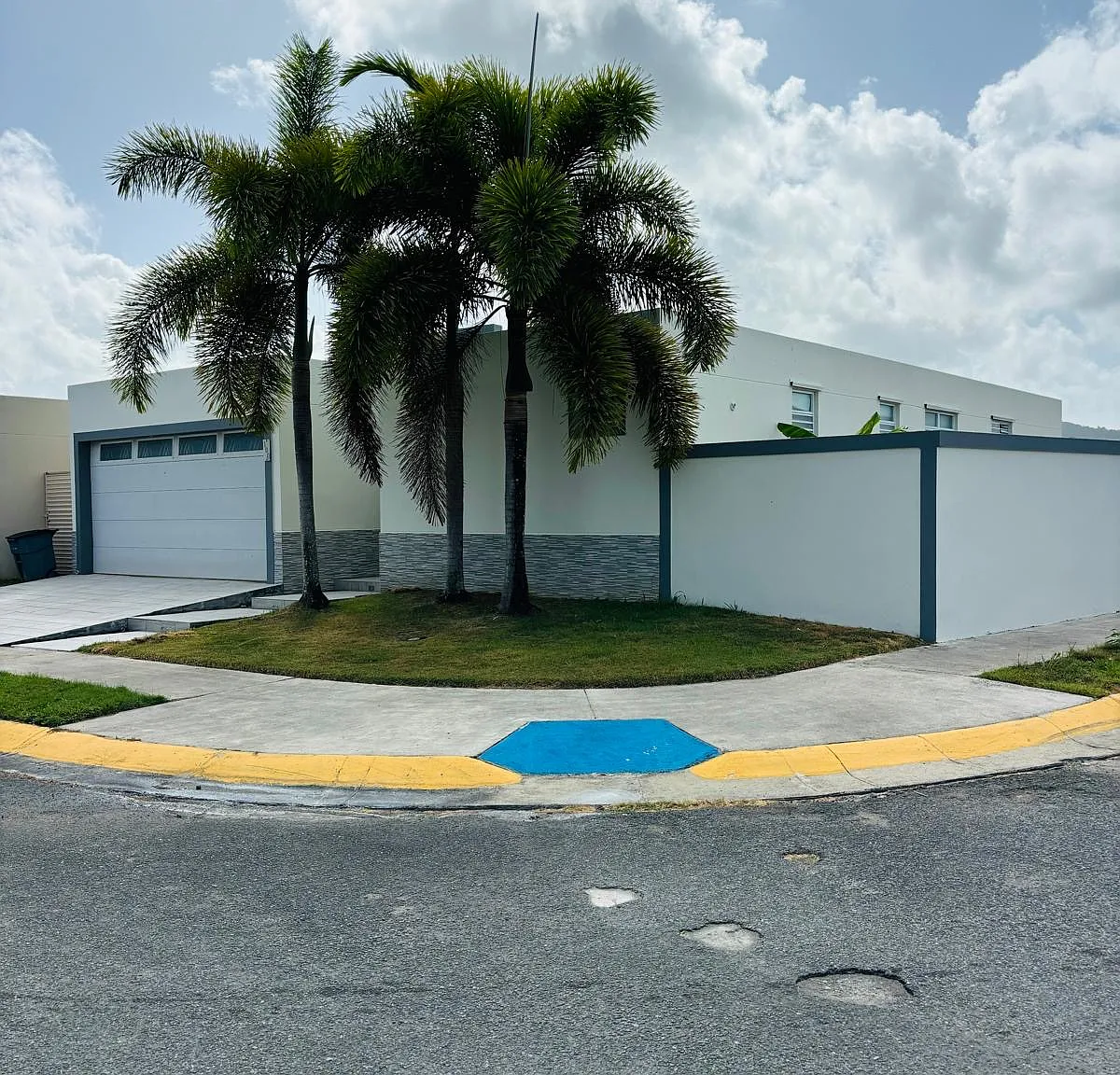 3 bed, $1,600 — Photo 2