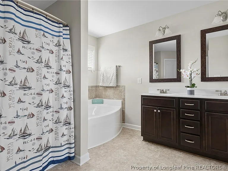 820 Leah St — Photo 17