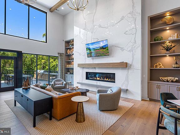 3rd image of 76 Old Mill Bottom Rd N #301