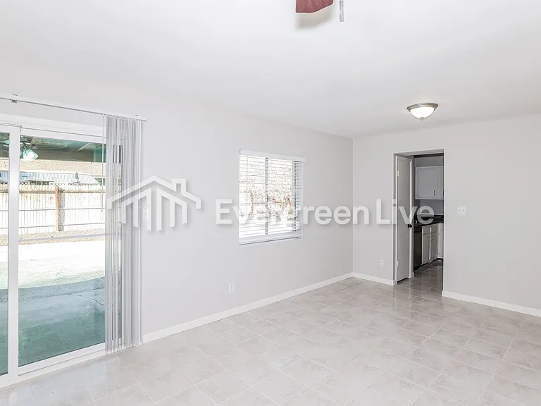 6604 W Christy Dr — Photo 5