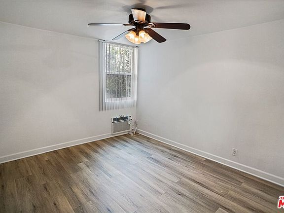 5th image of 18620 Hatteras St Unit 180