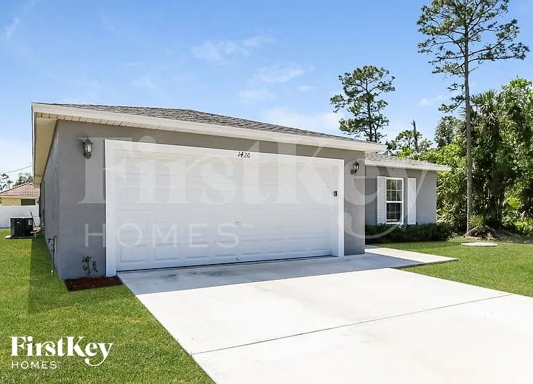 1426 SW Oriole Ln — Photo 1