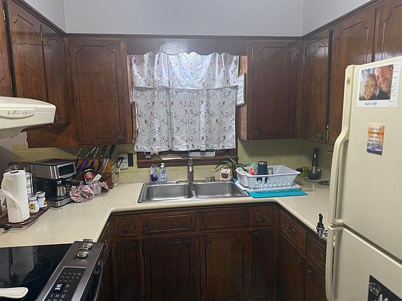 3rd image of 2732 Browns Dr