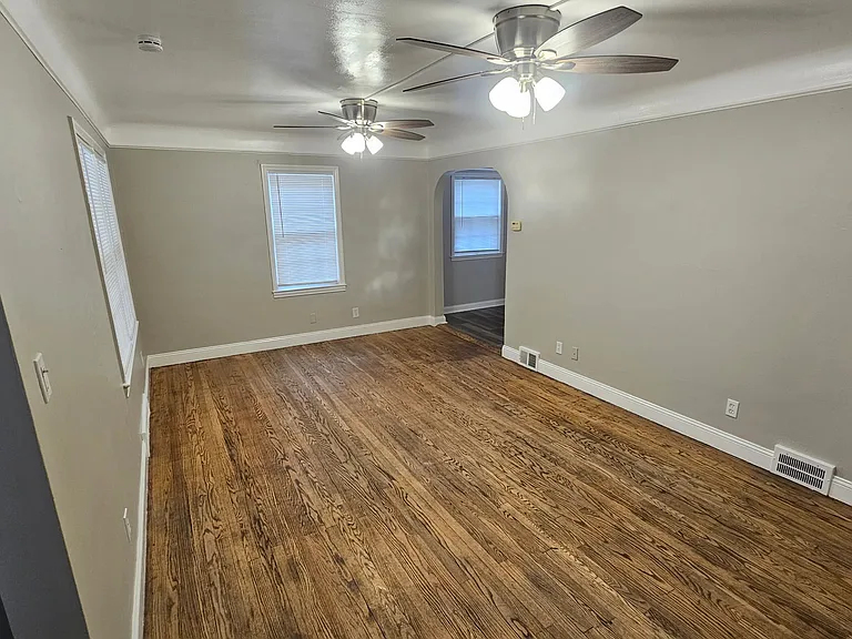 3713 Gratiot Ave — Photo 9