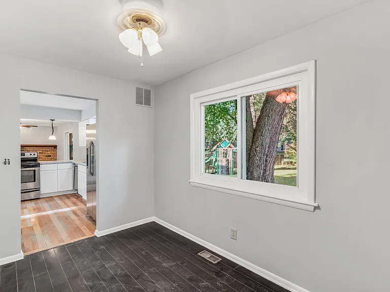 1449 Moores Mnr — Photo 9