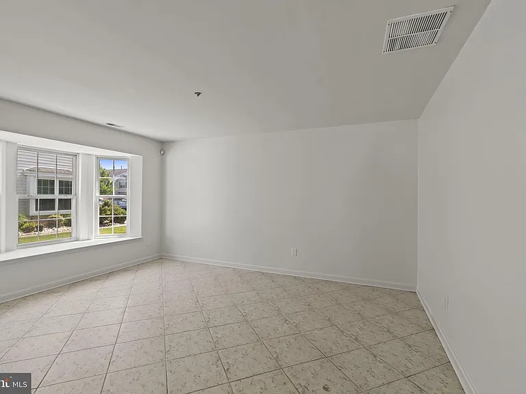 124 Buckingham Way — Photo 34