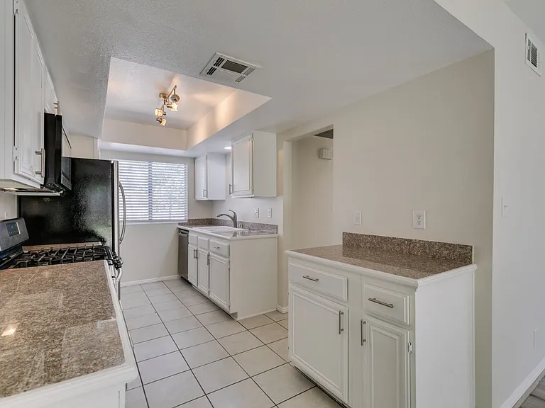 784 Anne Ln — Photo 27