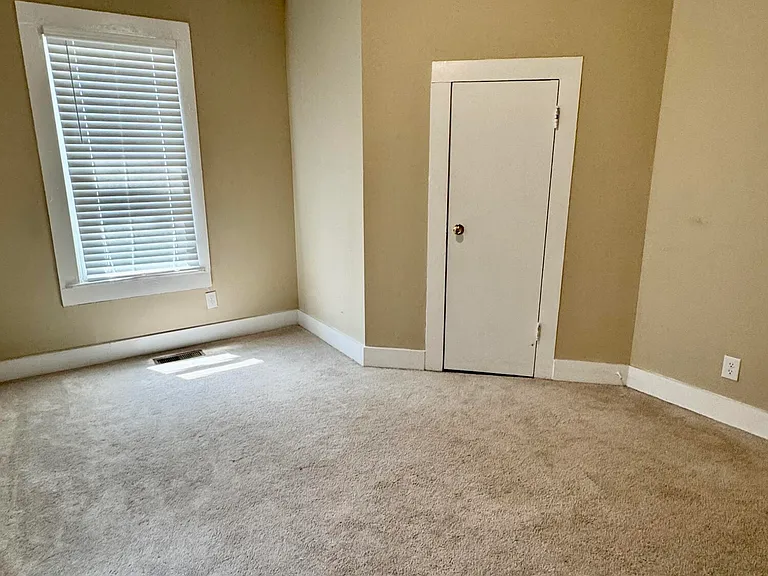 1105 College St — Photo 13