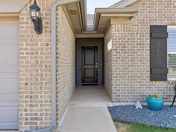 3rd image of 1252 SW 159th Ter