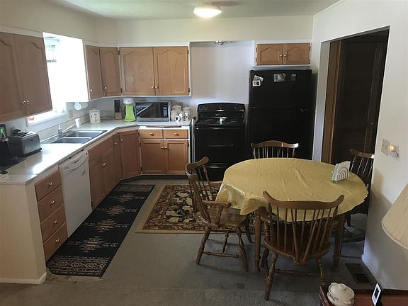 4th image of 704 E 4th St
