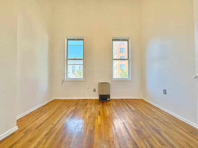 1128 Willoughby Ave #2R — Photo 5