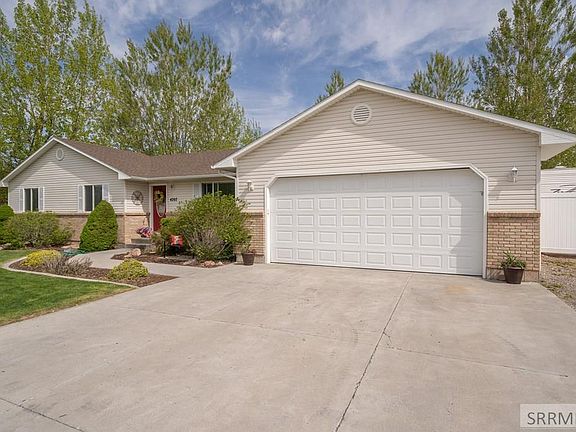 3rd image of 4207 E Clarkston Ct