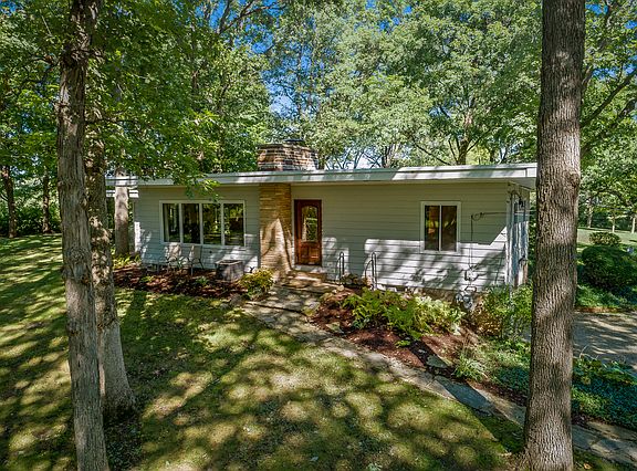 3rd image of 1S200 White Oak Dr