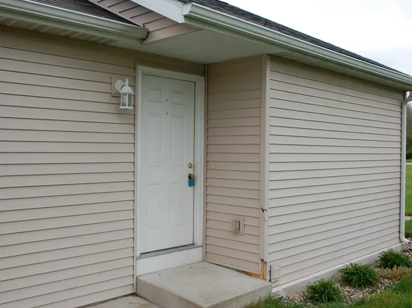 206 Tanglewood Dr, Goshen, IN 46526