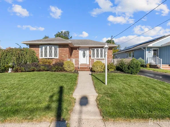 176 Grenville St, Woodbridge, NJ 07095