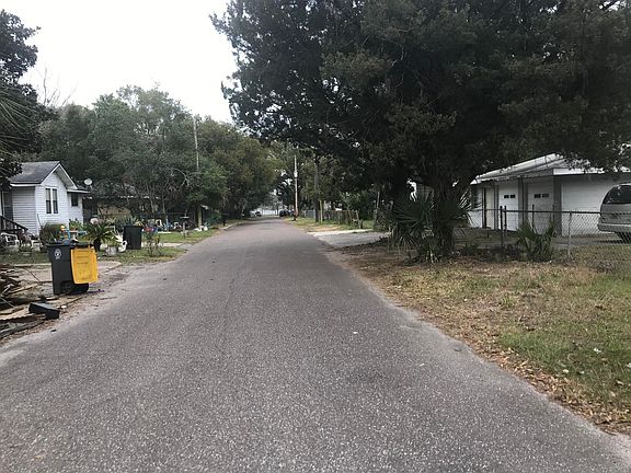 3rd image of 585 Lawton Ave