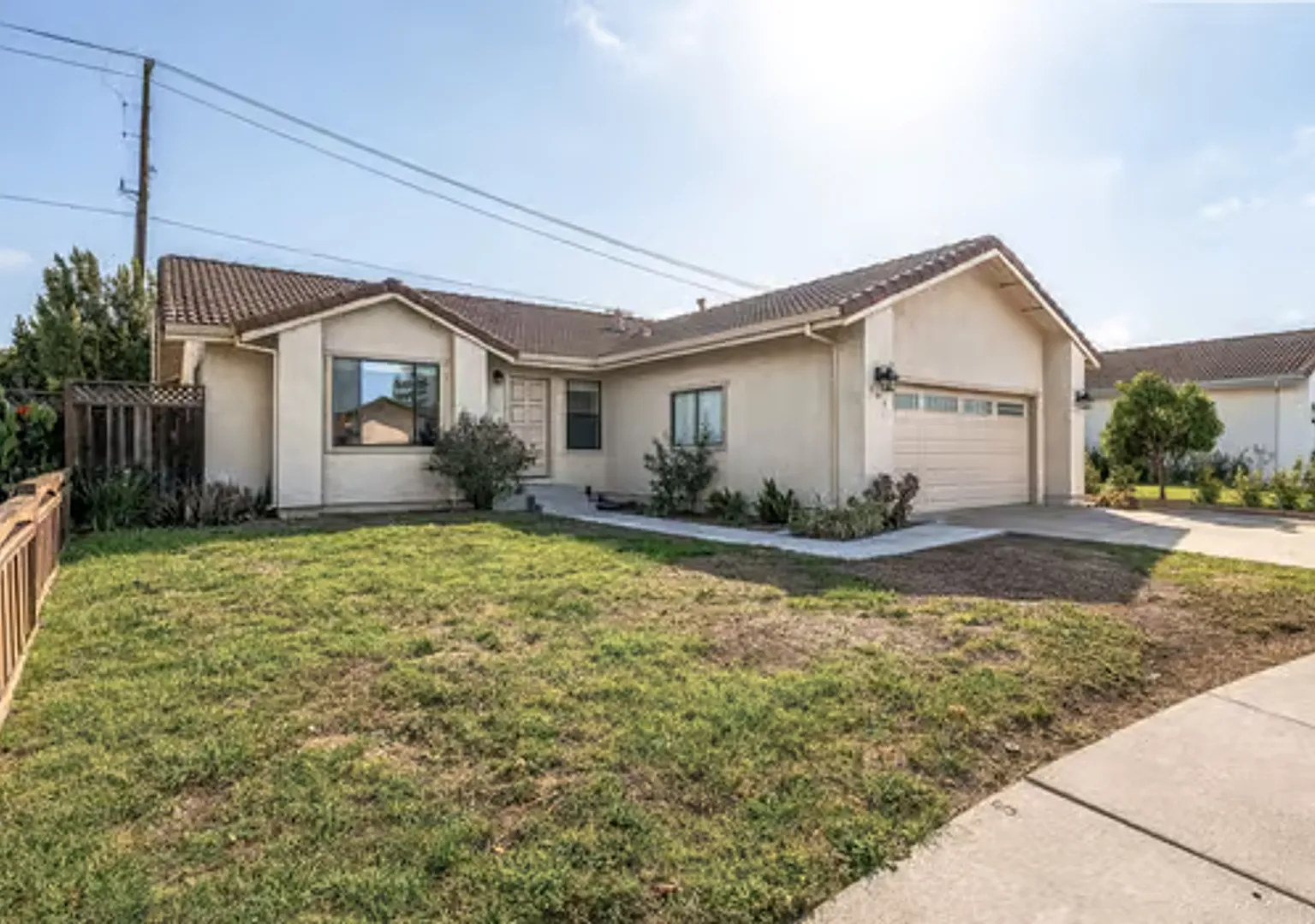 This is a 1,552 SQFT Single Family Home — Photo 4