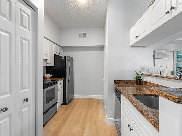 2408 Tuscany Way #2408 — Photo 11