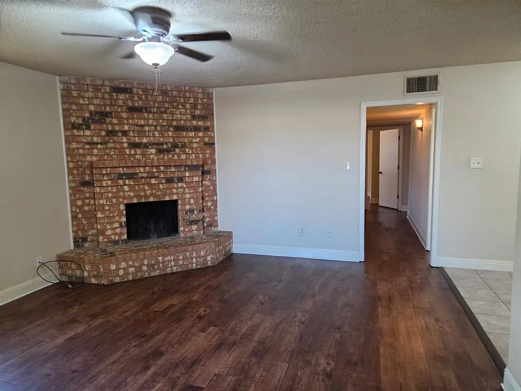 3 bed, 2.0 bath, 1150 sqft, $1,700 — Photo 1