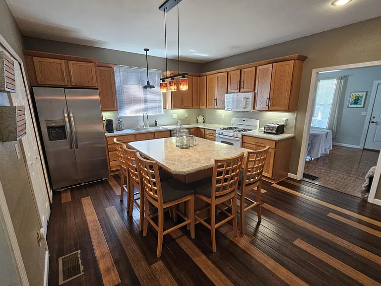 730 Maple St — Photo 8