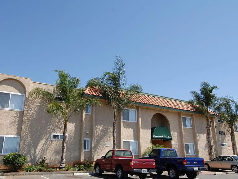 Landmark Gardens Apartments — Photo 7