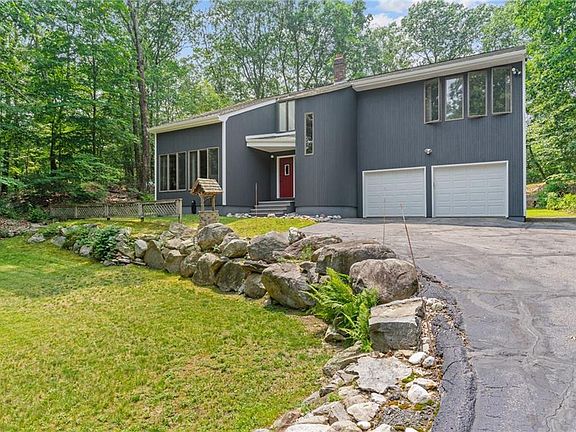 2nd image of 41 Heywood Ln