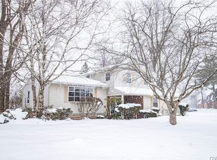 7348 Farmstead Rd, Liverpool, NY 13088