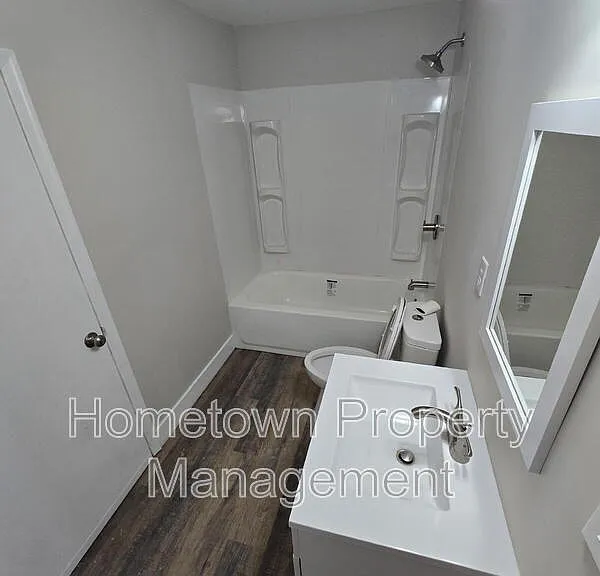428 W Main St — Photo 1