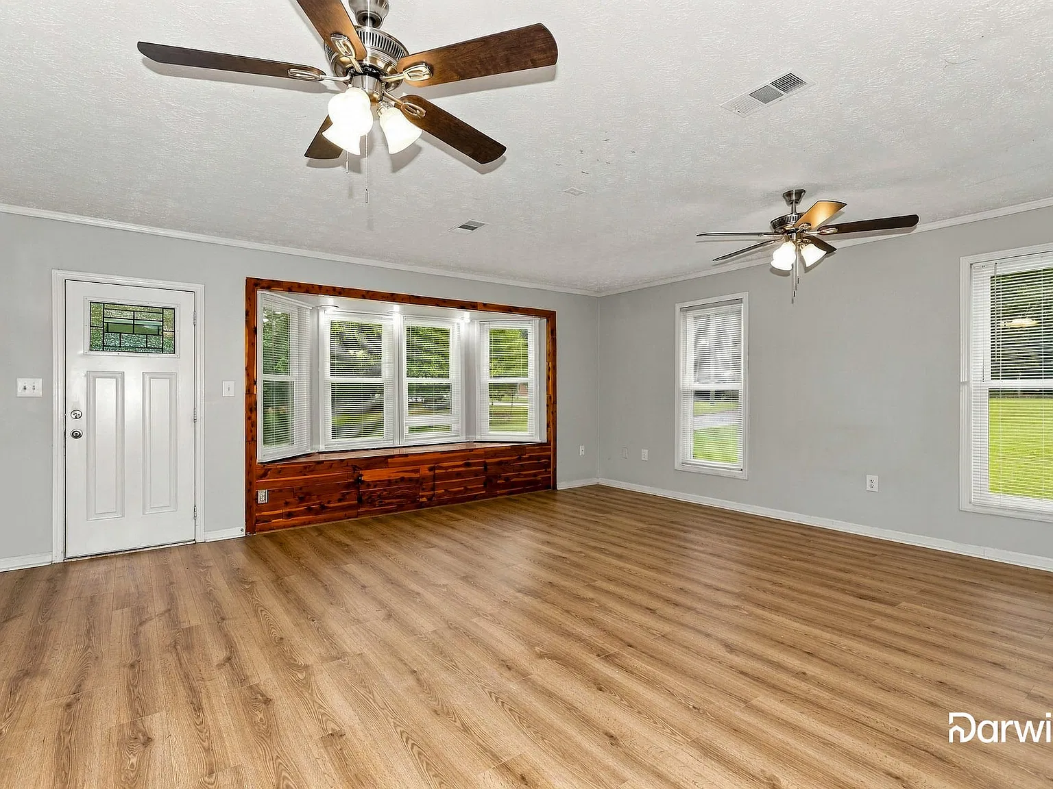 3 bed, 2.0 bath, 1605 sqft, $2,085 — Photo 4