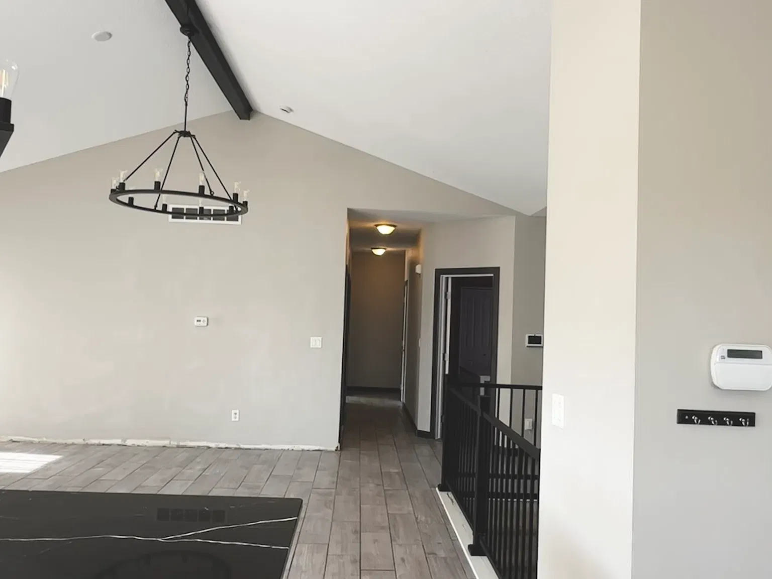 5 bed, 2635 sqft, $3,100 — Photo 2
