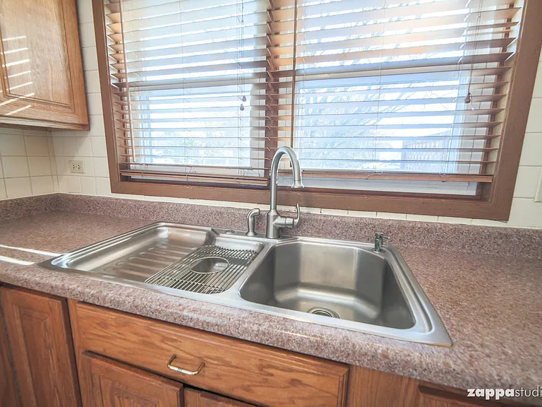 2705 Laurel Ct — Photo 28