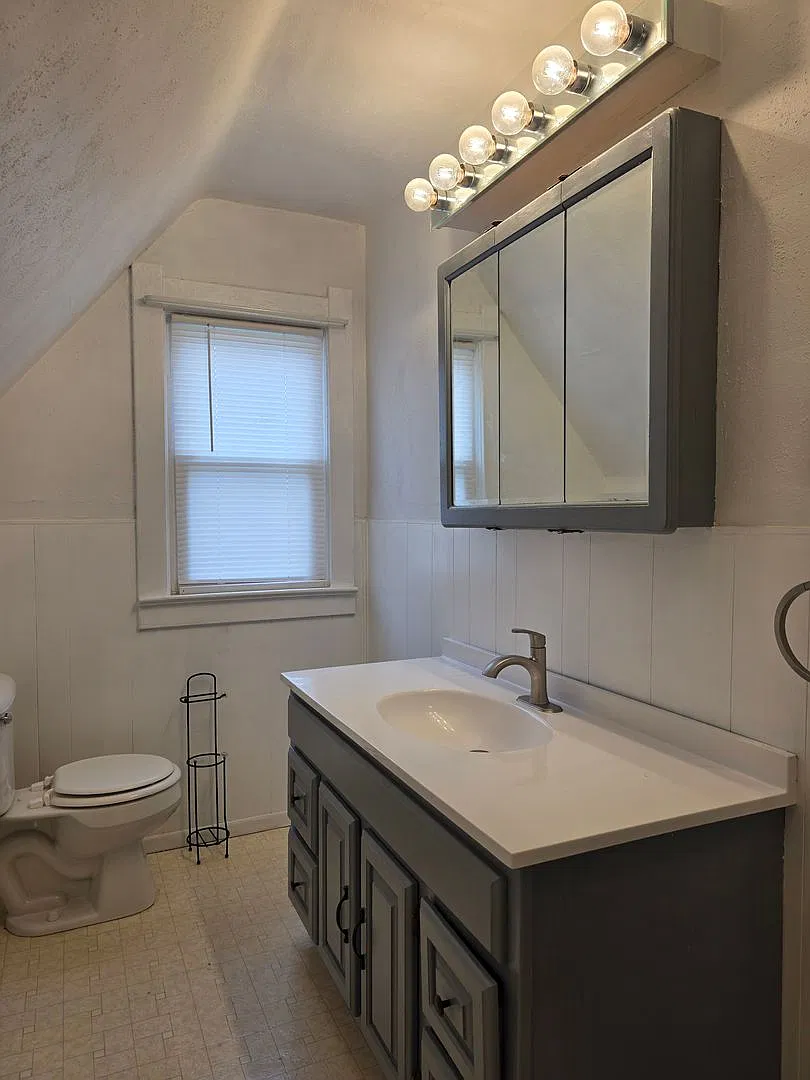 Three Bedroom Single Family Home in Toledo — Photo 3