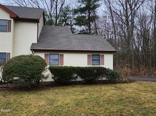 8 Country Glen Dr, Effort, PA 18330
