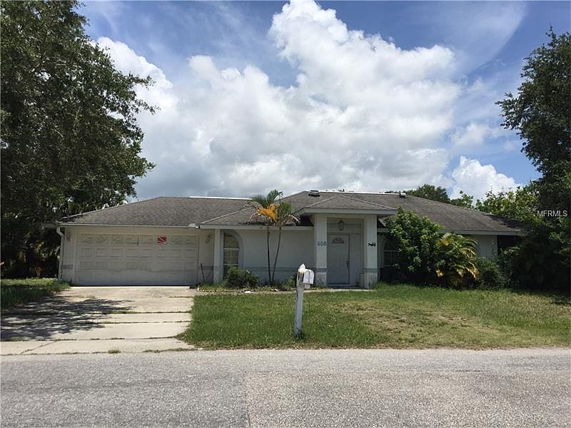 1st image of 605 Live Oak St