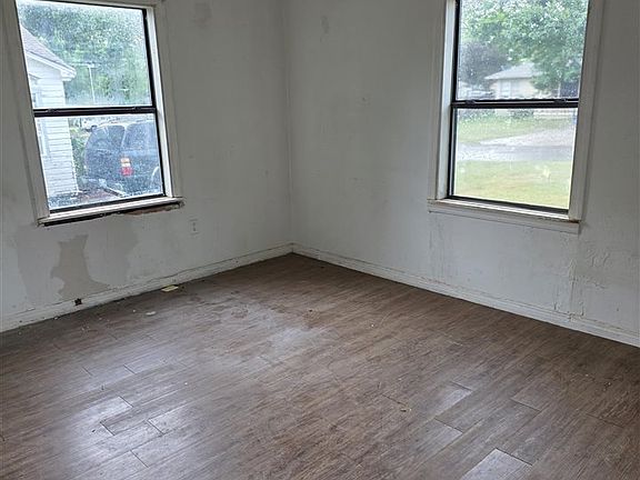 4th image of 606 N H St