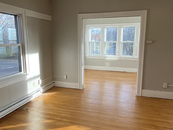 4th image of 917 E Howard St #7