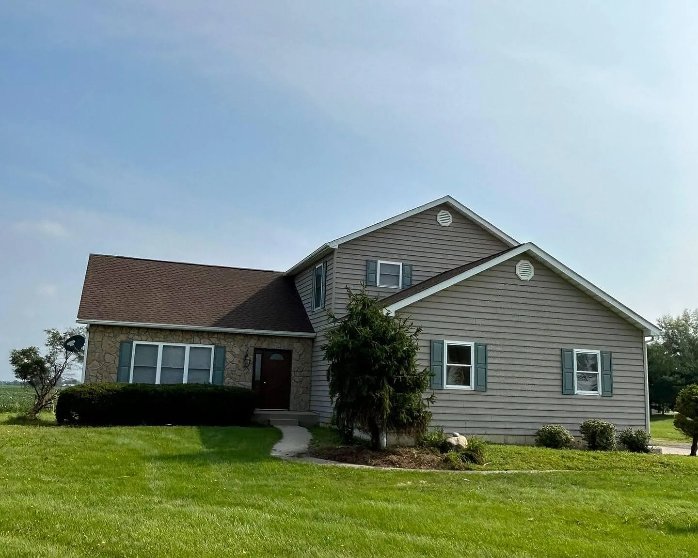 5 bed, 2.5 bath, 2196 sqft, $2,999 — Photo 1