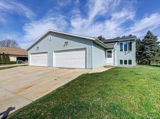 105 W Parkview St, Cottage Grove, WI 53527