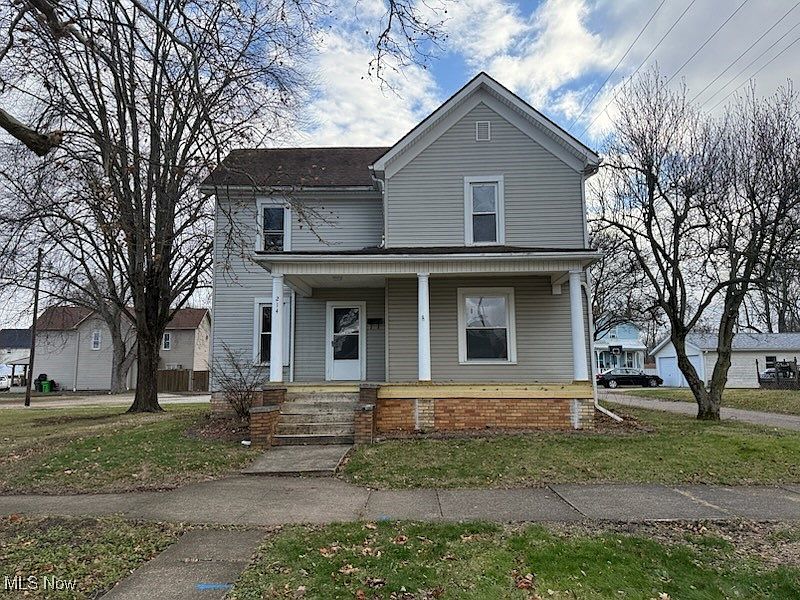 1st image of 214 W 7th St