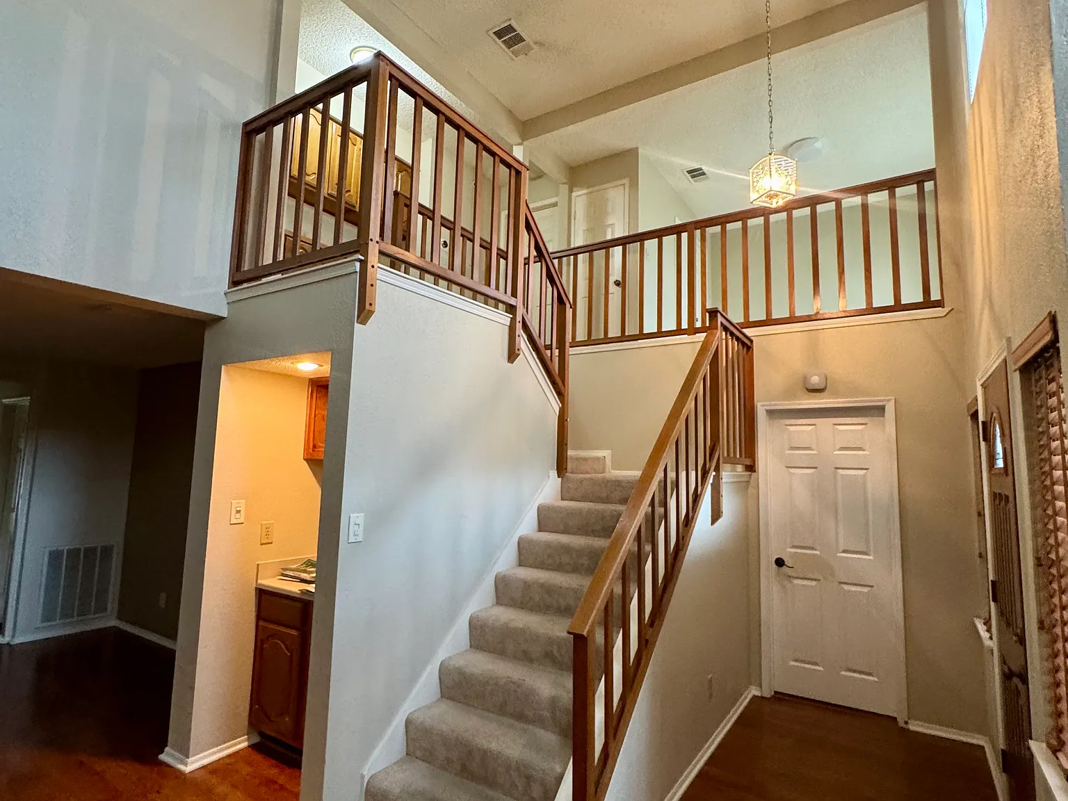 3 bed, 2263 sqft, $2,800 — Photo 2