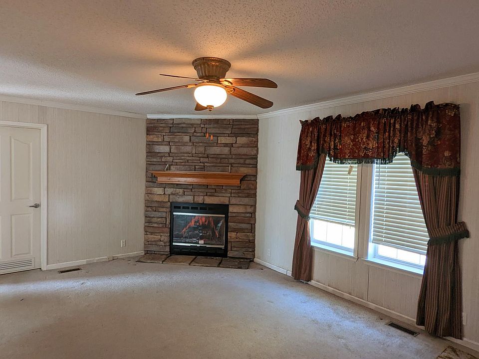 2nd image of 3215 Main St